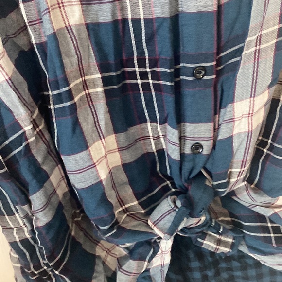 ⭐️2/$10 - Button down - Picture 3 of 5